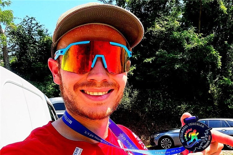 Benjamin BAUER-KÖNIG / HSC GAMLEN ...verdiente Medaille nach seinem 27. Gesamtplatz beim MITTELMOSEL-TRIATHLON in ´BULLAY