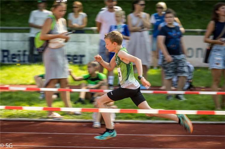 Benjamin Groß beim Sprint 30 Meter fliegend: Nach 20 Metern Anlauf wird die Zeit über 30 Meter durch Lichtschranken emessen. Foto: S. Groß