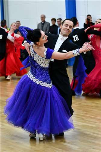 Benjamin Savor und Viktoria Stelling (Landesmeister Sen I Standard 2020 und 2021).Foto: Helmut Kerschsieper.