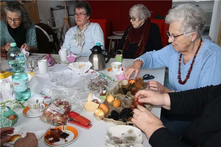 Beobachtend und aktiv - die drei jüngsten Teilnehmerinnen.  Fotos: wlutti