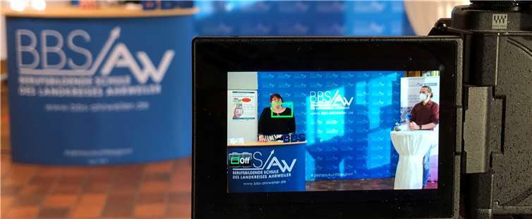 Bequem vom heimischen Sofa aus ließ sich der Livestream aus dem Fernsehstudio der BBS auf YouTube verfolgen. Foto: BBS