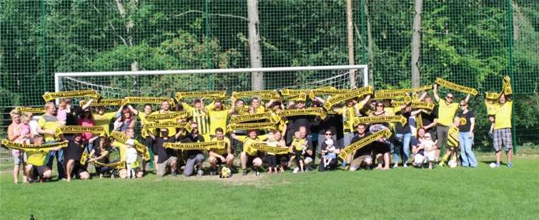 Bereist zum zweiten Mal trafen sich die Borussen-Fans zum Grillen, Spielen und Fachsimpeln.privat