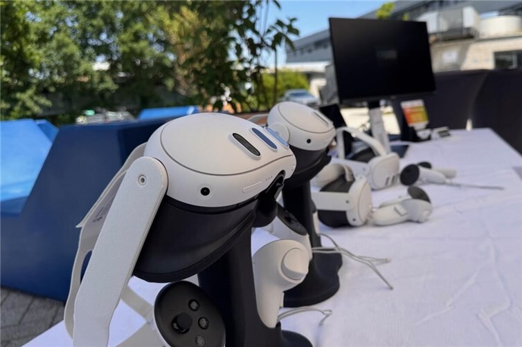 Bereit für den Praxiseinsatz: VR-Brillen als Teil des Projekts „Weitblick in der Sozialen Arbeit“, das digitale Innovationen für Lehre und Praxis der Sozialen Arbeit fördert.