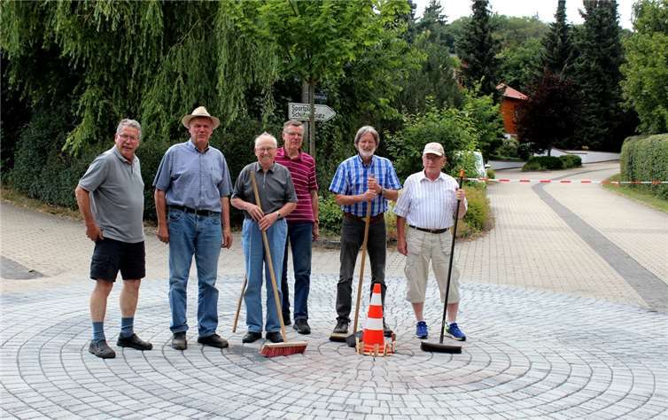 Bereit für den letzten Feinschliff am Kreisel. Privat