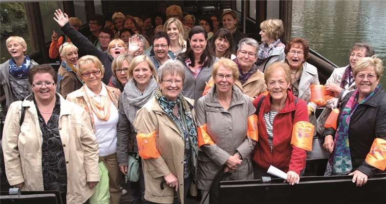 Bereit fürs Flößer-Diplom: Die Möhnentour 2014 führte die Damen vom Herzblättchen an die Lahn. privat