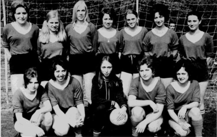 Bereits 1970 besaß der SV Westum eine Fußball-Damenmannschaft, die unter anderem während des sechsten Westumer Sportfestes im Erlebnispark Westum auflief.Gerhard Steffes