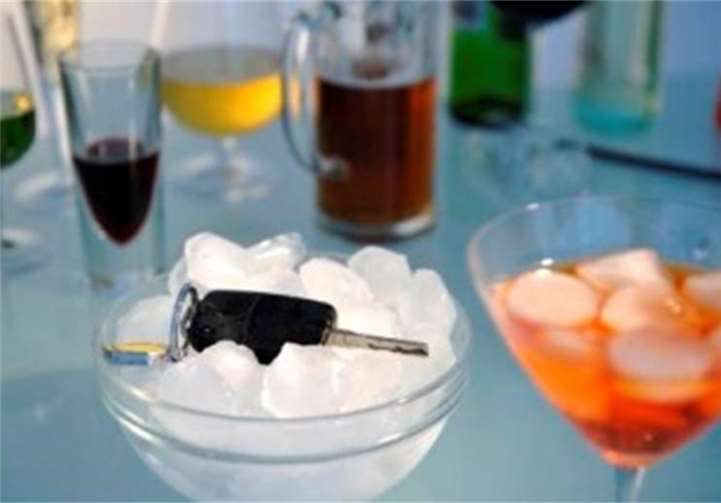 Bereits ab 0,3 Promille können Führerscheinentzug, Punkte und ein Bußgeld drohen. Wer unbeschwert das närrische Treiben genießen will, sollte das Auto zu Hause lassen. HUK-COBURG