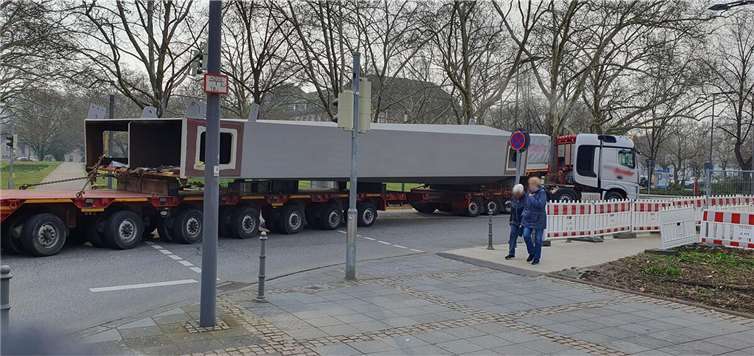 Bereits am Donnerstag, 13. März, konnte das erste Brückenbauteil aus Darmstadt angeliefert werden. Fotos: Stadt Koblenz/ Martin Becker