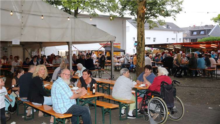 Bereits am Freitag war der Festplatz gut gefülllt. Fotos: GM
