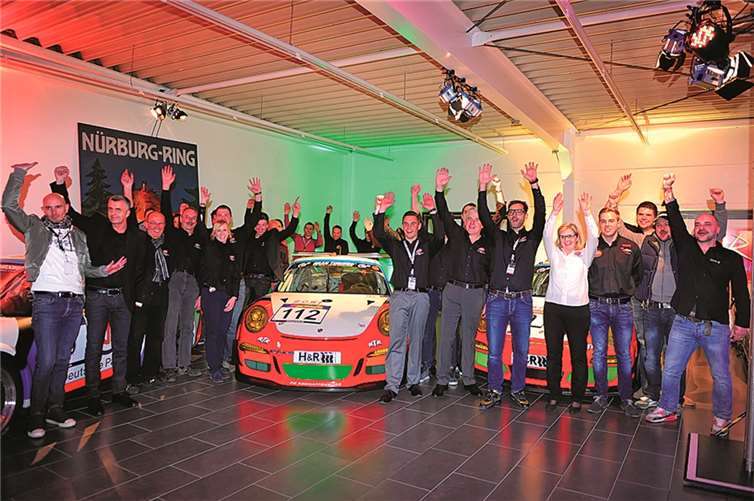 Bereits am Freitagabend präsentierte RTR in Adenau sein Team für die Saison 2015. BURG
