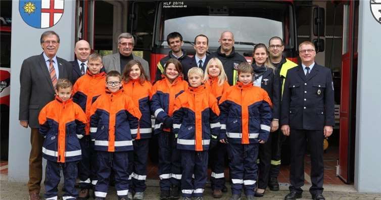 Bereits am Gründungstag konnten die Floriansjünger stolz ihre neuen Uniformen präsentieren.  Verbandsgemeindeverwaltung Pellenz