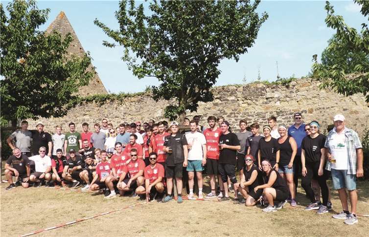 Bereits am Samstag waren die Teilnehmer der 1. Völkerball-Stadtmeisterschaft mit vollem Einsatz bei der Sache.  Fotos: FRE