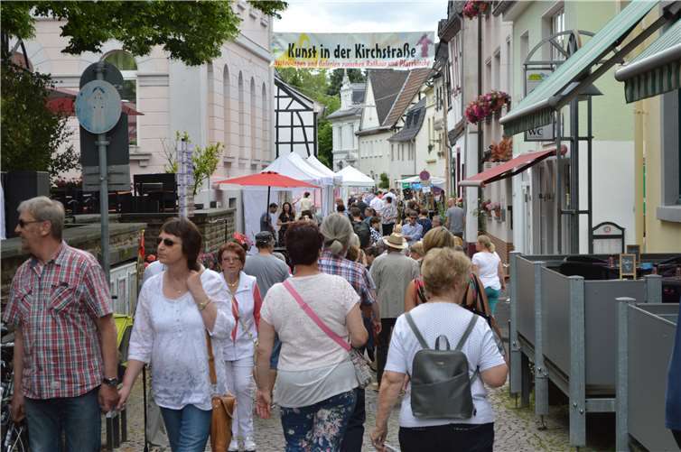 Bereits am Sonntagmorgen drängten sich die Besucher in der Kirchstraße.