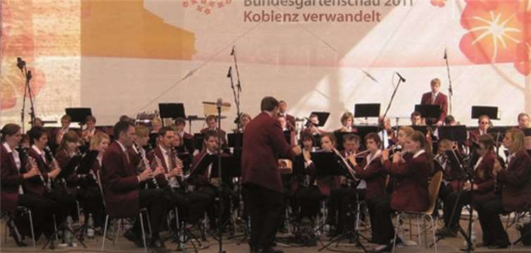 Bereits bei der Buga 2011 begeisterte das Andernacher Stadtorchester mit der Sängerin Jutta Cappallo. privat