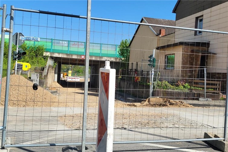 Bereits im Bau: Das Brückenbauwerk im Stadtteil Block