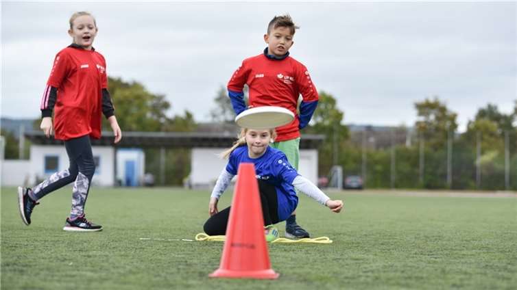Bereits im Herbst 2020 und im Sommer 2021 wurden alle Übungen und Spiele mit ausgewählten Klassen der Grundschule Weißenthurm von einem professionellen Filmteam abgedreht. Quelle: Grundschule Weißenthurm