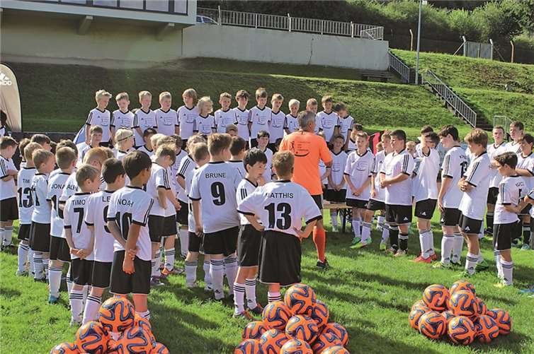 Bereits im letzten Jahr konnte Frank Elser mit seiner begeisternden Art den 76 Teilnehmern Spass und Freude an den Übungen und Wettkämpfen vermitteln. privat