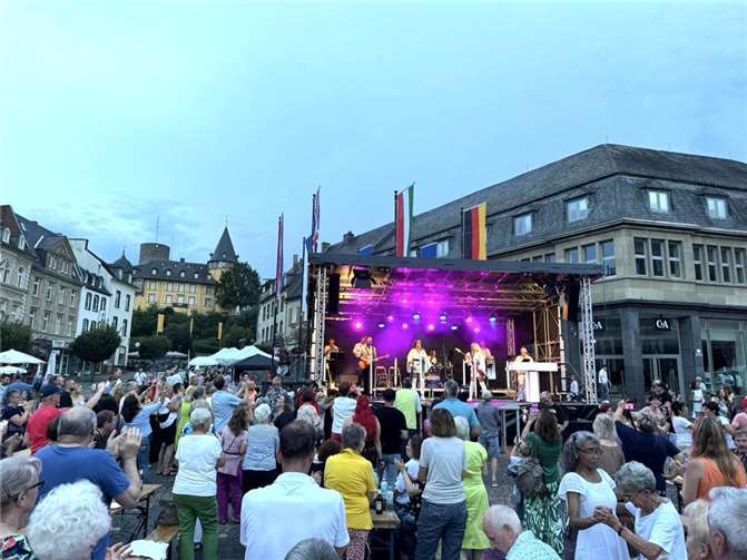 Summer Beats 2025: The Wild Bobbin‘ Baboons beim Finale in Mayen Bereits im letzten Jahr waren die Summer Beats ein voller Erfolg und erfreuten sich großen Beliebtheit. Foto: Christina Wolff/Stadt Mayen