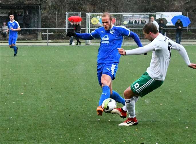 Bereits kurz nach Spielbeginn fing es kräftig zu regnen an.