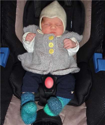 Bereits nach vier Stunden nahmen die stolzen Eltern die kleine Helena wieder mit nach Hause.privat