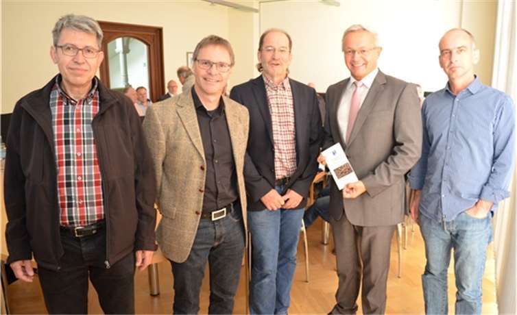 Bereits seit 20 Jahren treffen sich die gewässerunterhaltungspflichtigen Kommunen im Einzugsgebiet von Wied und Saynbach zum jährlichen Erfahrungsaustausch. privat