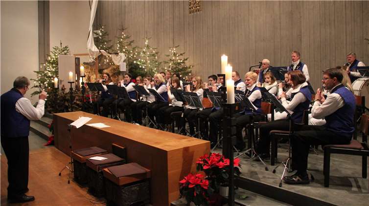 Bereits seit 2014 laden die „Blau-Weißen“ rund um Weihnachten und Jahreswechsel zu einem besinnlichen Beisammensein an der Krippe ein. privat