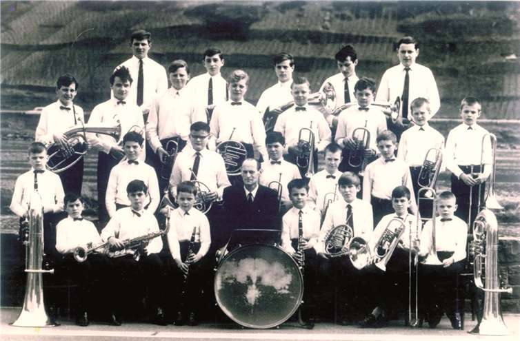 Bereits vor 50 Jahren trug man weißes Hemd und schwarze Fliege. privat