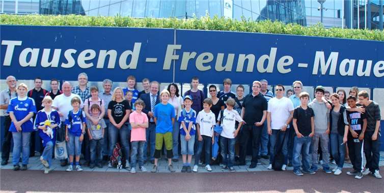 Bereits zum 10. Mal wird das Erlebnistagangebot von den regionalen Schalke-Fanclubs an Rhein und Wied, sowie dem Stadtjugendring Bendorf für Fußballfans angeboten.privat