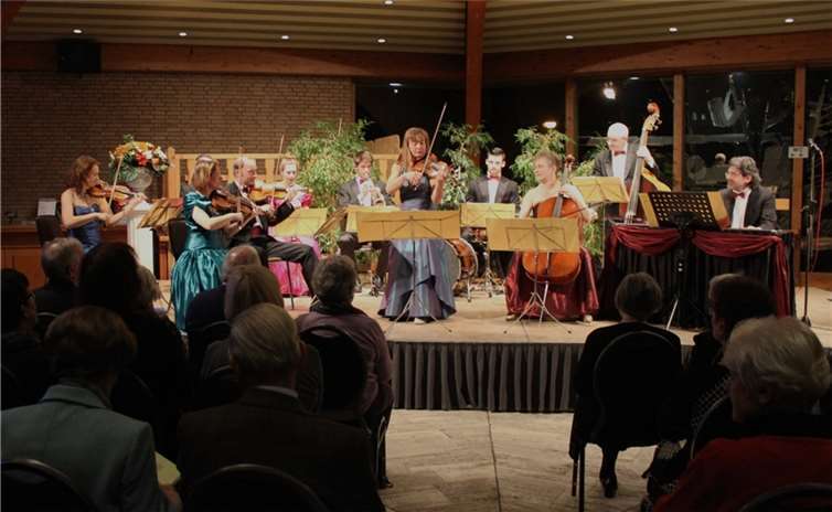 Bereits zum 14. Mal gastierte das vor über 20 Jahren von Anja Borchers und Gerd Winzer gegründete Ensemble in Remagen und begeisterte ein mit 230 Besuchern schon seit Wochen restlos ausverkauftes Haus.DU