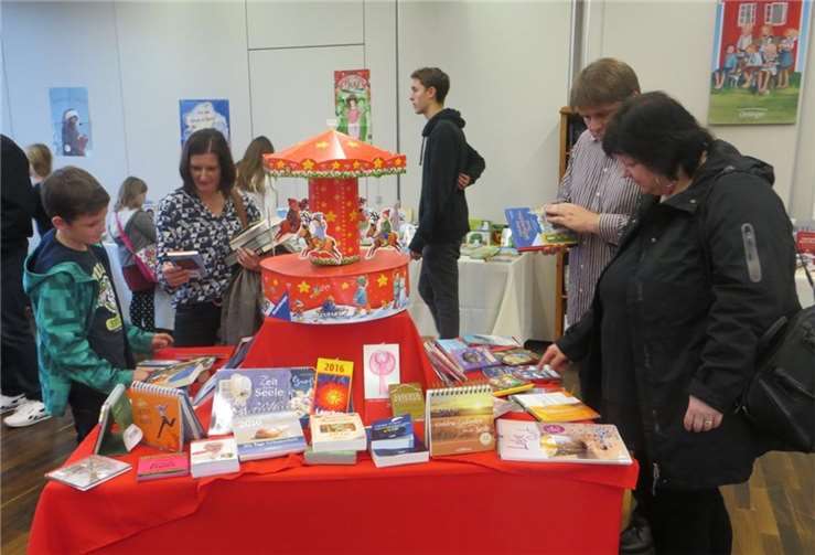 Bereits zum 26. Mal wurden Bücher, Kalender und Geschenkartikel für Jung und Alt von der Buchhandlung Maria Laach zur Verfügung gestellt. privat