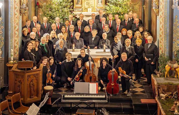 Bereits zum 5. Mal hatten sich die vier Chöre unter der Gesamtleitung von Andrea Ernst musikalisch zusammengeschlossen.  Foto:Michael Schmitz