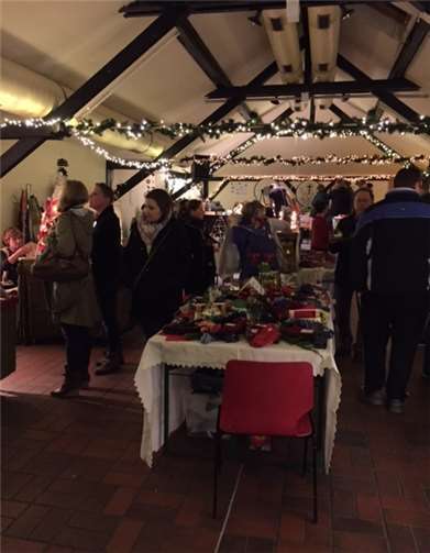 Bereits zum 5. Mal richtet die St. Hubertus Schützenbruderschaft Adendorf ihren, man kann jetzt schon sagen „traditionellen Schützen-Weihnachtsbasar“ aus.privat