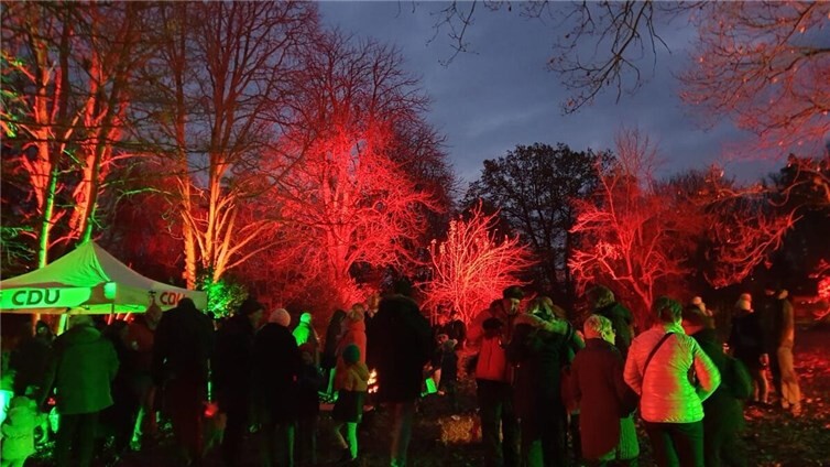 Bereits zum dritten Mal lud die CDU Rheinbach zu den „Rheinbacher Weihnachtslichtern“ in den alten Klostergarten hinter dem erzbischöflichen Sankt-Joseph-Gymnasium. Foto: privat