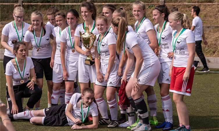 Bereits zum dritten Male geht der Pokal nach Merl und das wurde gebührend gefeiert.Dirk Breuer