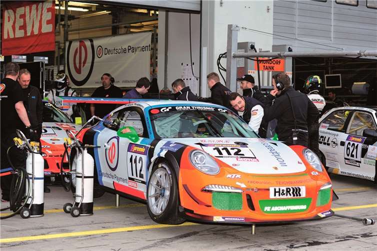 Bereits zum fünften Mal in Folge sicherten sich Marc Hennerici und Christian Menzel im RTR CUP-Porsche den Klassen- und Wertungsgruppensieg.