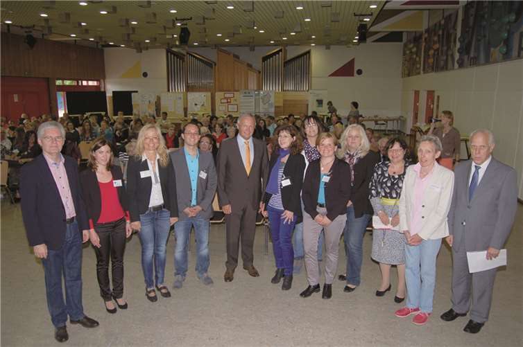 Bereits zum fünften Mal luden die Jugendämter zum fachlichen Austausch ein (v.l.n.r.): Wolfgang Hartmann, Elena Kordell und Anja Piquardt, Uwe Kukla, Achim Hallerbach, Sissi Westrich, Christina Sperber, Rebecca Stefula, Kerstin Müller, Professor Dr. Annelinde Eggert-Schmid Noer, Martina Henrich-Kleyer, Jürgen Moritz. privat