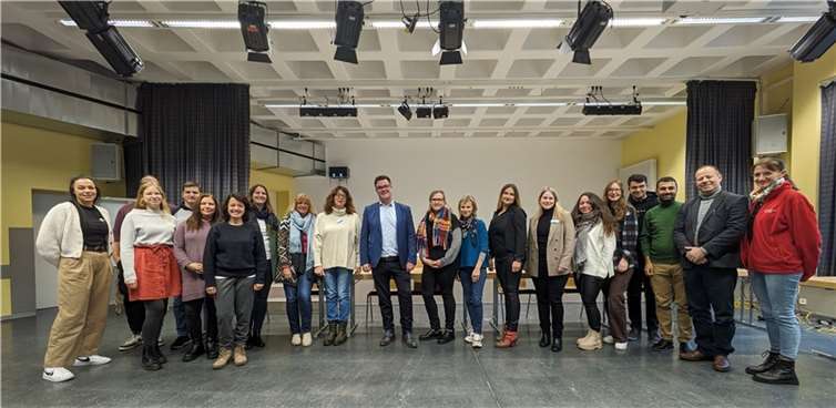 Bereits zum zweiten Mal in diesem Jahr haben Mitarbeiter der Neuwieder Stadt- und Kreisverwaltung, des Jobcenters sowie Ehrenamtliche an einem interkulturellen Training teilgenommen.  Foto: Stadt Neuwied / Sandra Mette