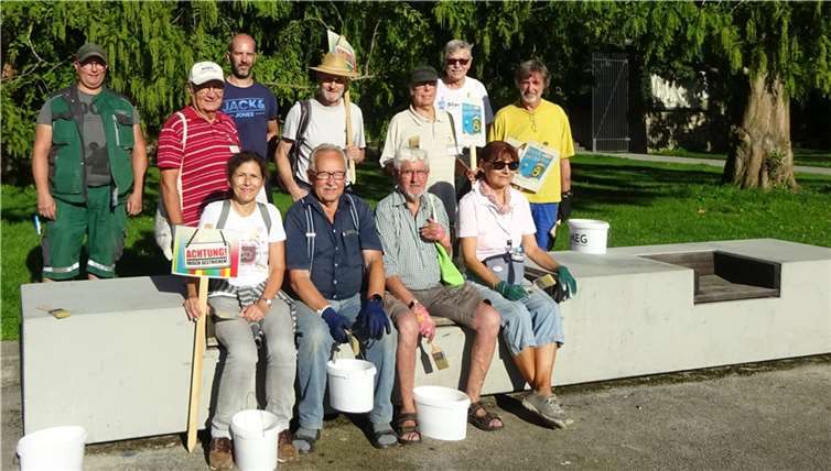 Bereitszur Mittagszeit hatten alle Bänke den schützenden Anstrich erhalten.  Foto: BUGA-Freunde KO, Anna Maria Schuster