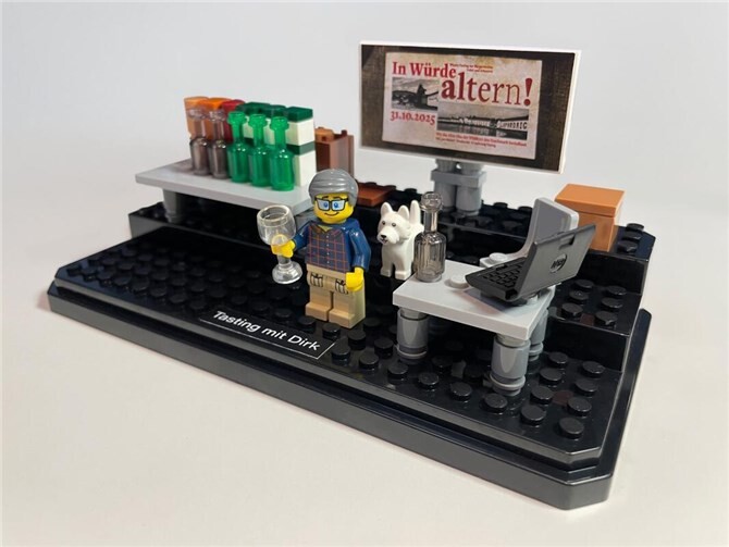 Berensmann erläutert dem begeisterten Publikum die komplexen Reifeprozesse des Whiskys während der Fasslagerung (auch Legosteine altern „in Würde“).  Foto: U. Koch