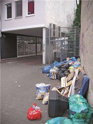 Berge von Müll lagen am Deinzer Platz. privat