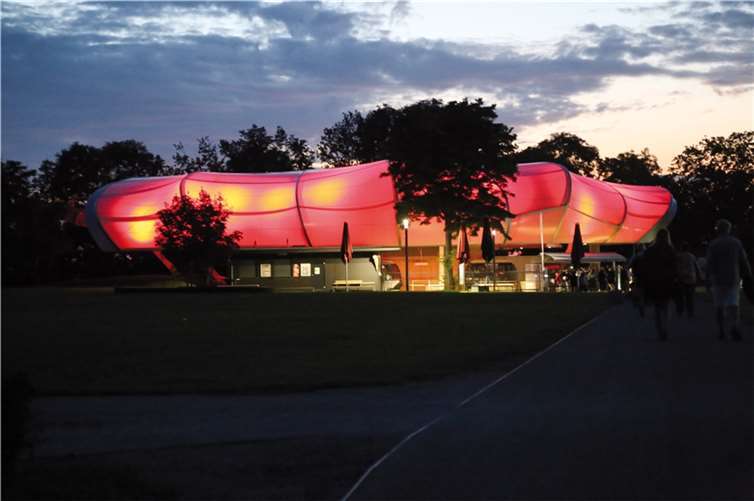 Bergstation Seilbahn bei Nacht ein Erlebnis, 22:33 Uhr. ISO 12.800 | f/4 | 1/40 s |92 mm.