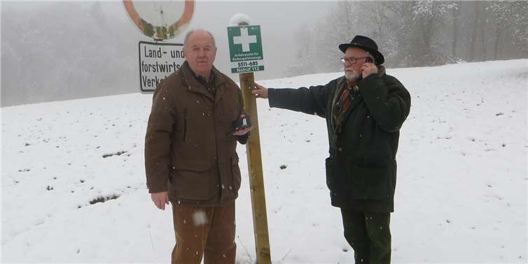 Berhard Wiemer und Werner Dietz setzen sich für den Handy-Empfang in Sayn und Stromberg ein. Ein Notruf von Notrufpunkten kann nicht immer abgesetzt werden.