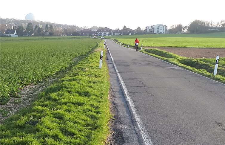 Berkumer Weg - Blick von Berkum nach Gimmersdorf. Foto: Erwin Schweisshelm, ADFC Wachtberg