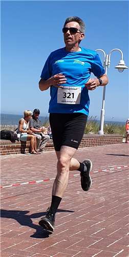 Bernd Dobkowitz vertrat weit über die Dorfgrenzen hinaus erfolgreich den Lauftreff SV Weitersburg auf der Nordseeinsel Wangerooge. Foto: privat