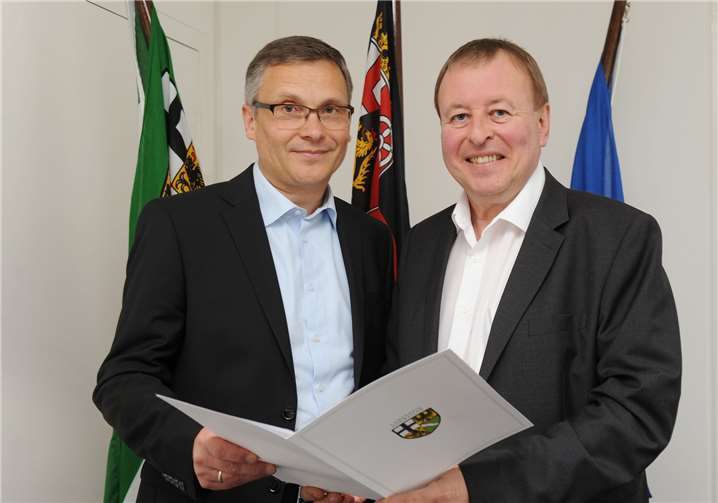 Bernd Frison (l) wurde von Dr. Jürgen Pföhler offiziell ernannt. Kreisverwaltung Ahrweiler