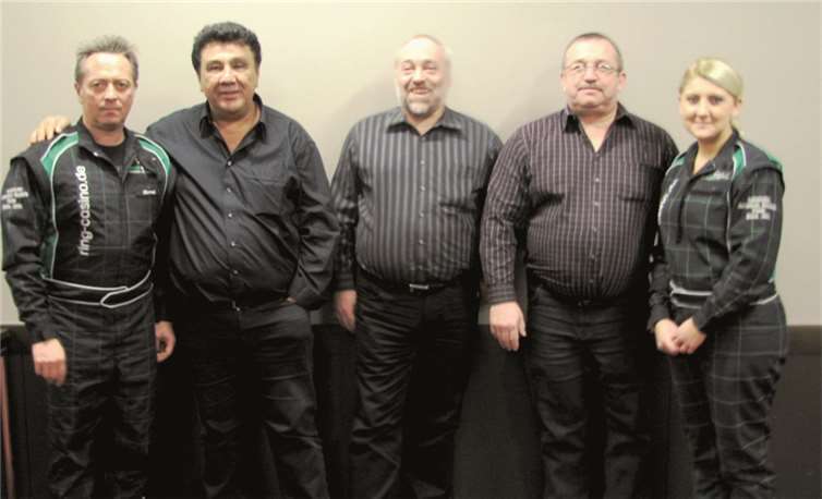 Bernd Heider vom Poker-Team Ring Casino mit (v. l.) Mehmet Senemoglu (5. Platz), Karl Krämer (1. Platz), Franz Düx (4. Platz) und Anna Metelica (Poker-Team Ring Casino). Spielbank Bad Neuenahr GmbH & Co. KG
