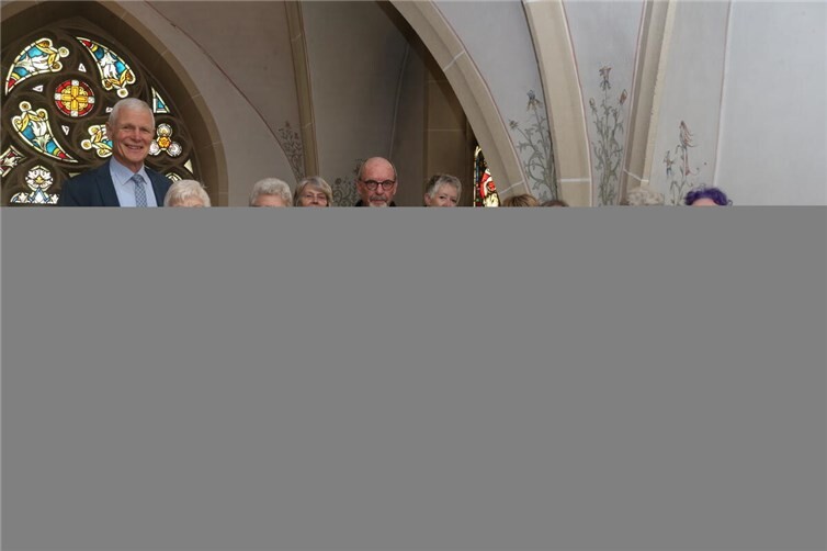 Bernd Heimermann (links) vomFörderverein Kirche St. Valerius Baar-Wanderath gemeinsam mit dem Kirchenchor St. Cäcilia, der gemeinsam mit dem Musikverein St. Valerius das Abendlob gestaltet hat.