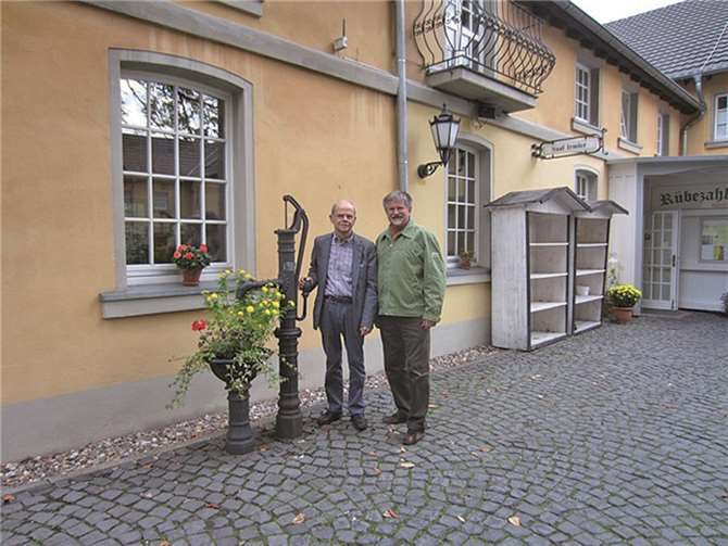 Bernd Hölzenbein, Freundeskreisleiter Bonn (l.), – mit Andreas Hilleberg. privat