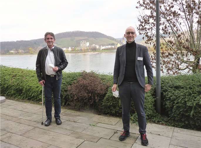 Bernd Kretzschmann, Berater für die gesundheitliche Versorgungsplanung in der letzten Lebensphase –links- und Jörg Warnke, Leiter der vorbildlich geführten Senioreneinrichtung in Bad Breisig. Foto: FRE
