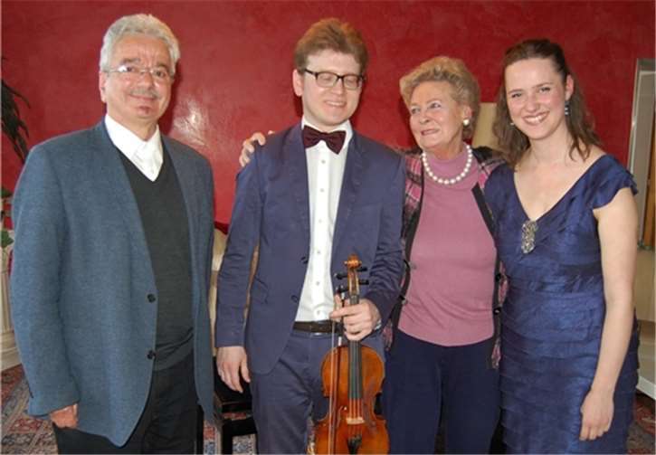 Bernd Lang (Forum Kultur) mit Nikolay Leschenko, Irmgard Mollstroh (Gastgeberin) und Lidiya Plastun.FA